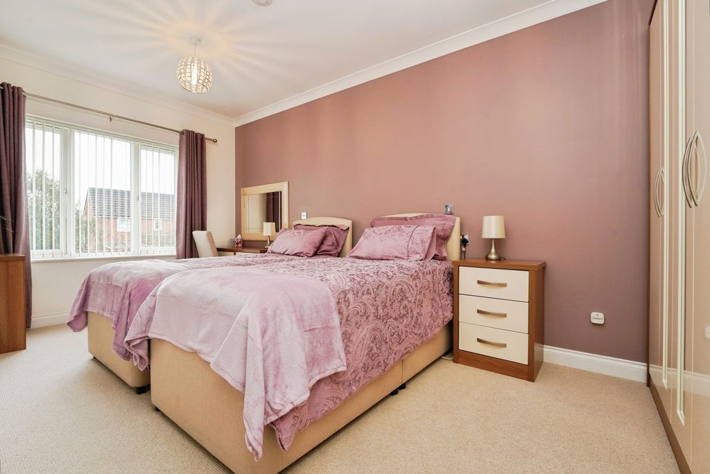 Property photo 2 of 20 Bedroom One