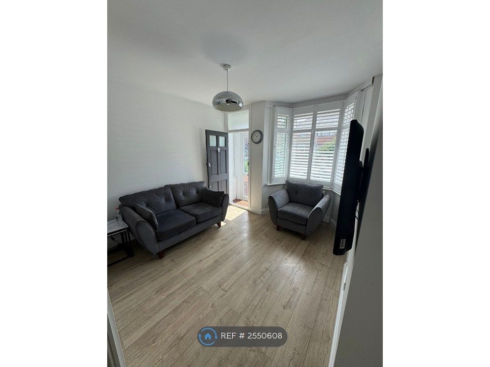 Property photo 3 of 19 Lounge