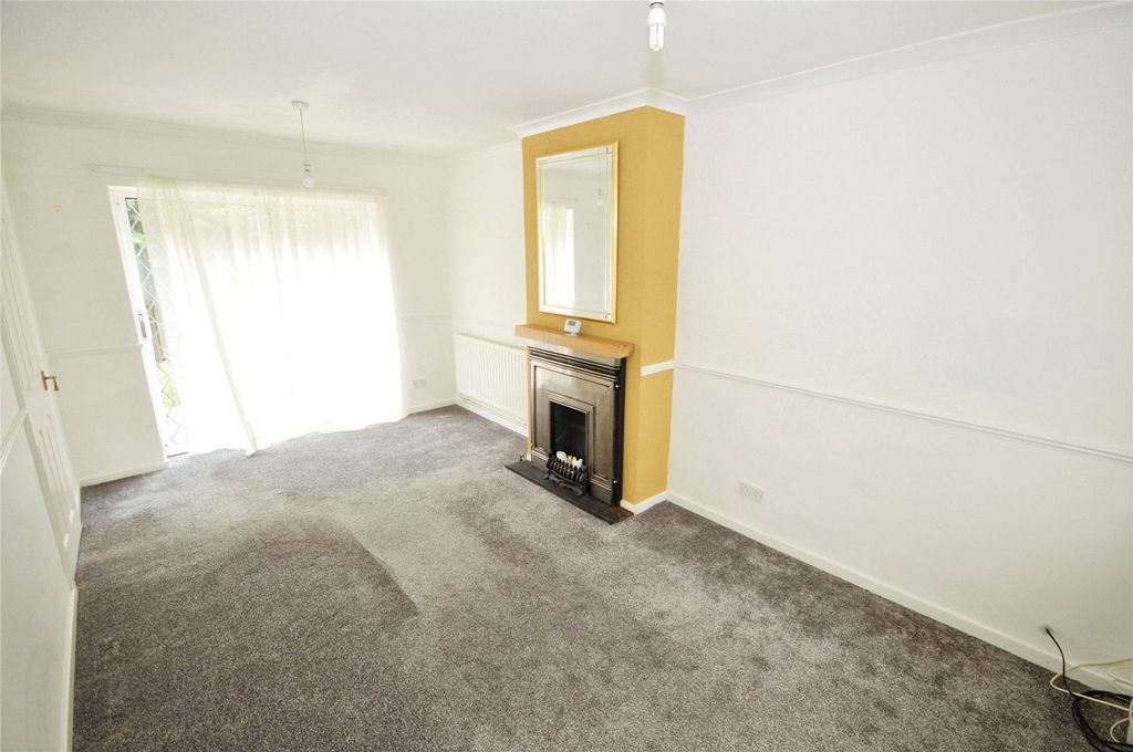Property photo 3 of 10 Living Room