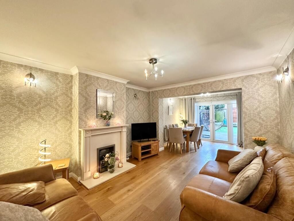 Property photo 2 of 17 Fb878c77c658Db57Ef6F7B64Fc4F53c7