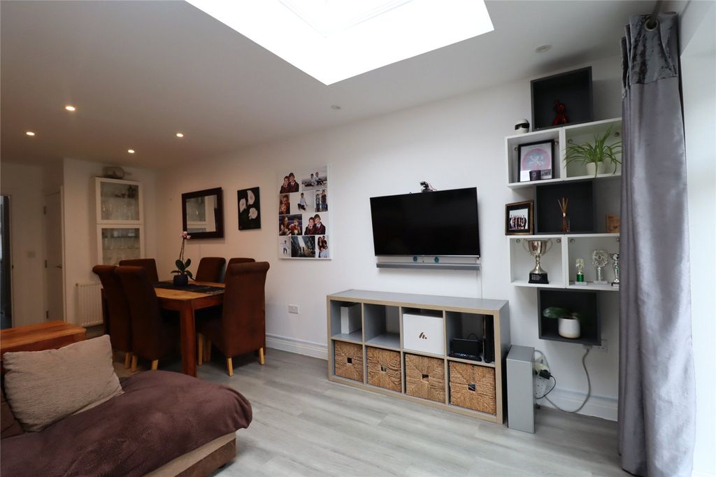 Property photo 3 of 18 Picture No. 07