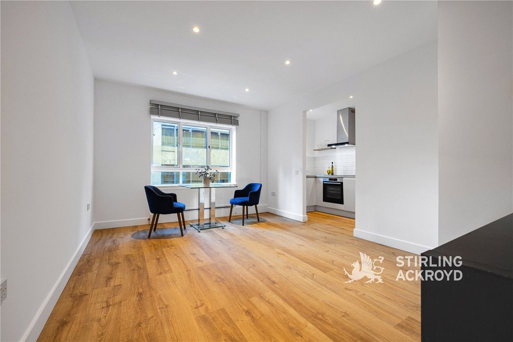 Property photo 2 of 18 Picture No. 24