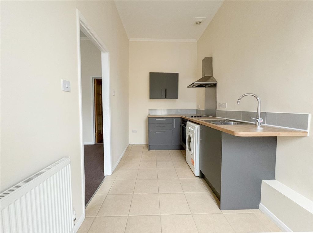 Property photo 3 of 14 Kitchen