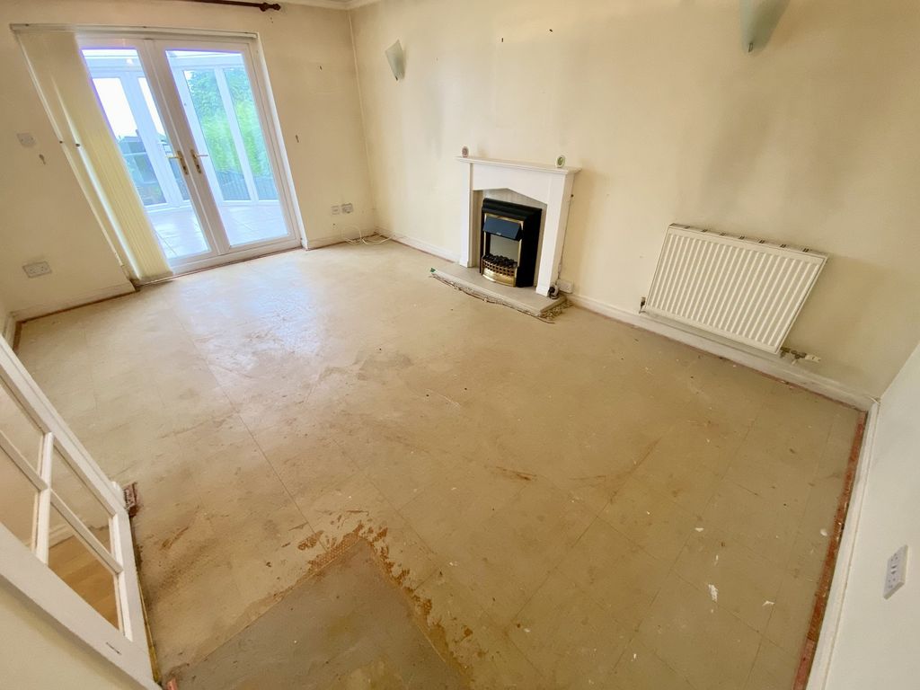 Property photo 2 of 11 Lounge-Dining Room