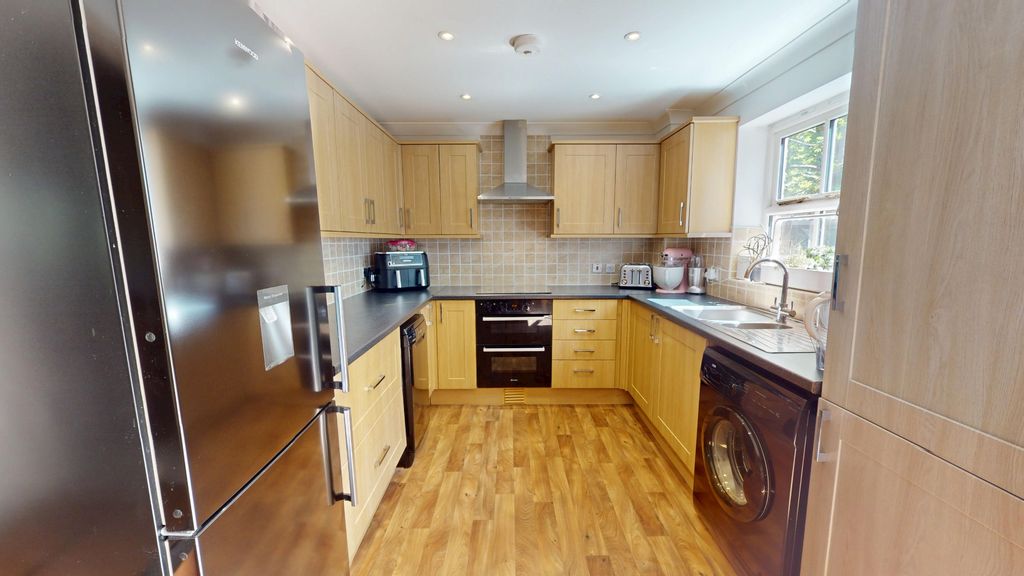 Property photo 2 of 18 3637684