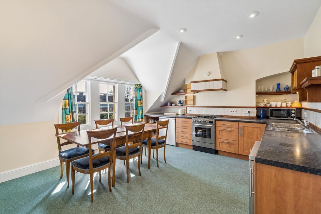 Property photo 2 of 13 Image