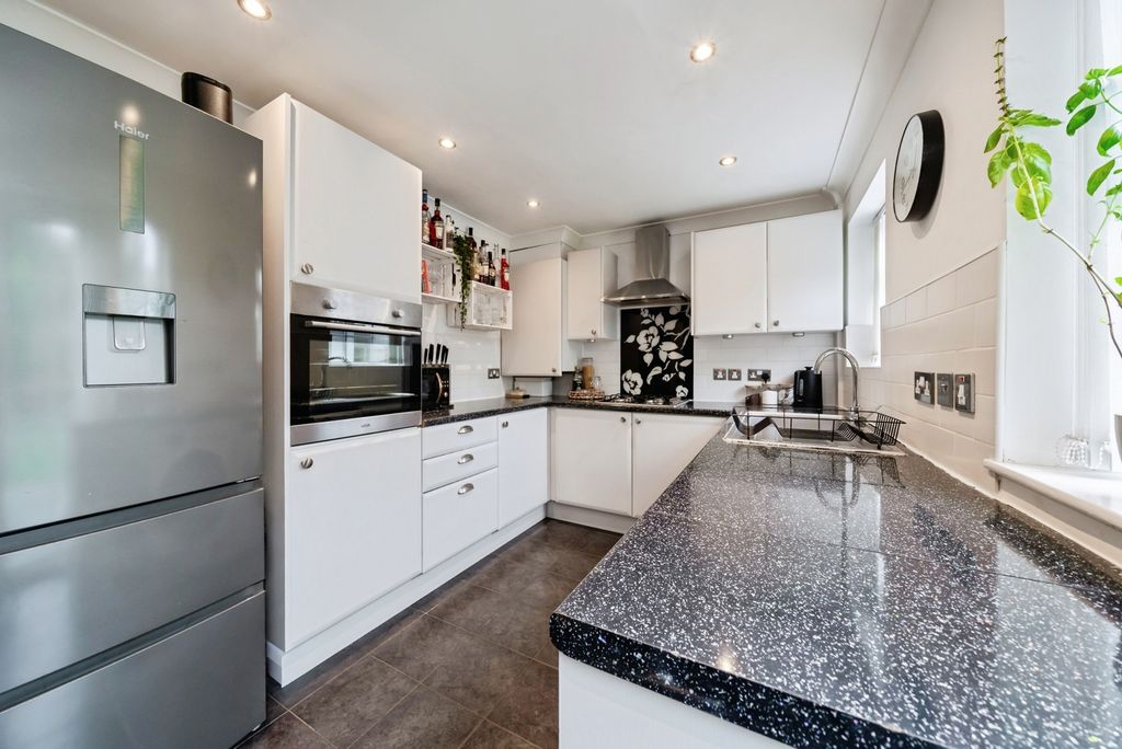 Property photo 2 of 12 Kitchen
