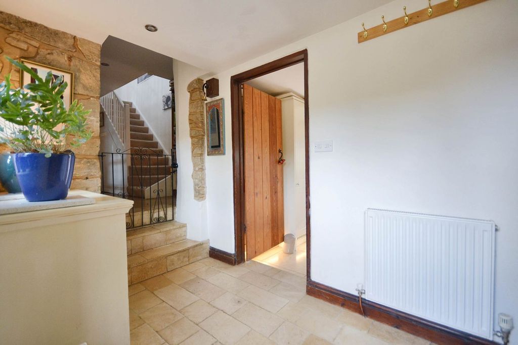 Property photo 3 of 32