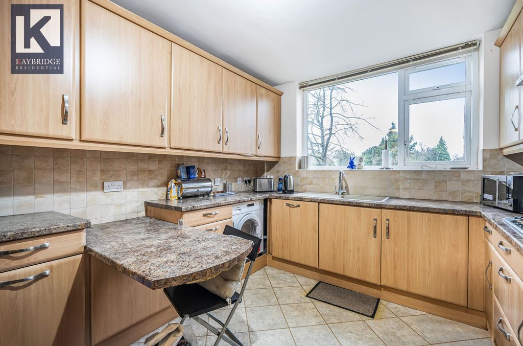 Property photo 2 of 12 Sandown Lodge