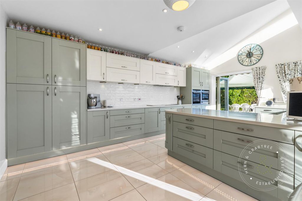 Property photo 3 of 85 Int, Machen, (17).Jpg