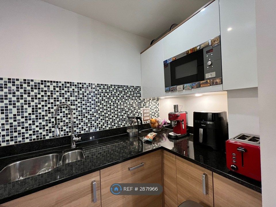 Property photo 3 of 20 Kitchen