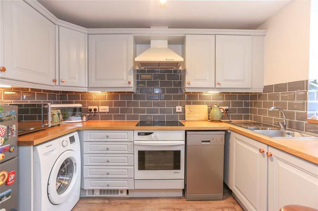 Property photo 3 of 17 Picture 3