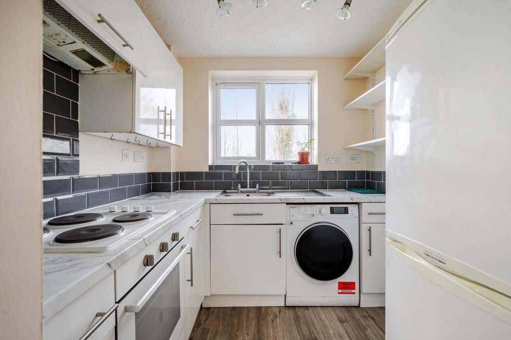 Property photo 3 of 16 Kitchen