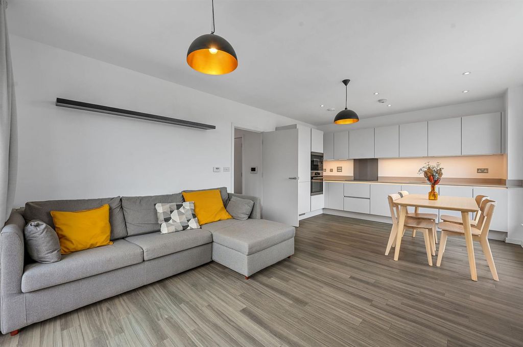 Property photo 2 of 20 7