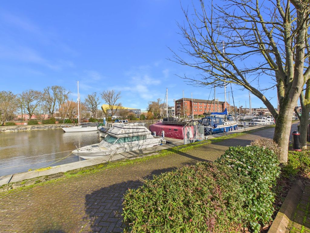 Property photo 2 of 8 4936155