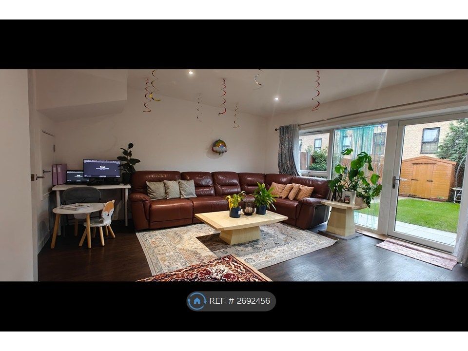 Property photo 1 of 24 Living Room