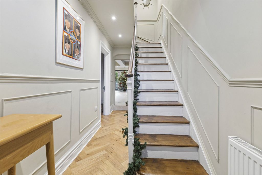 Property photo 3 of 15 Entrance Hall