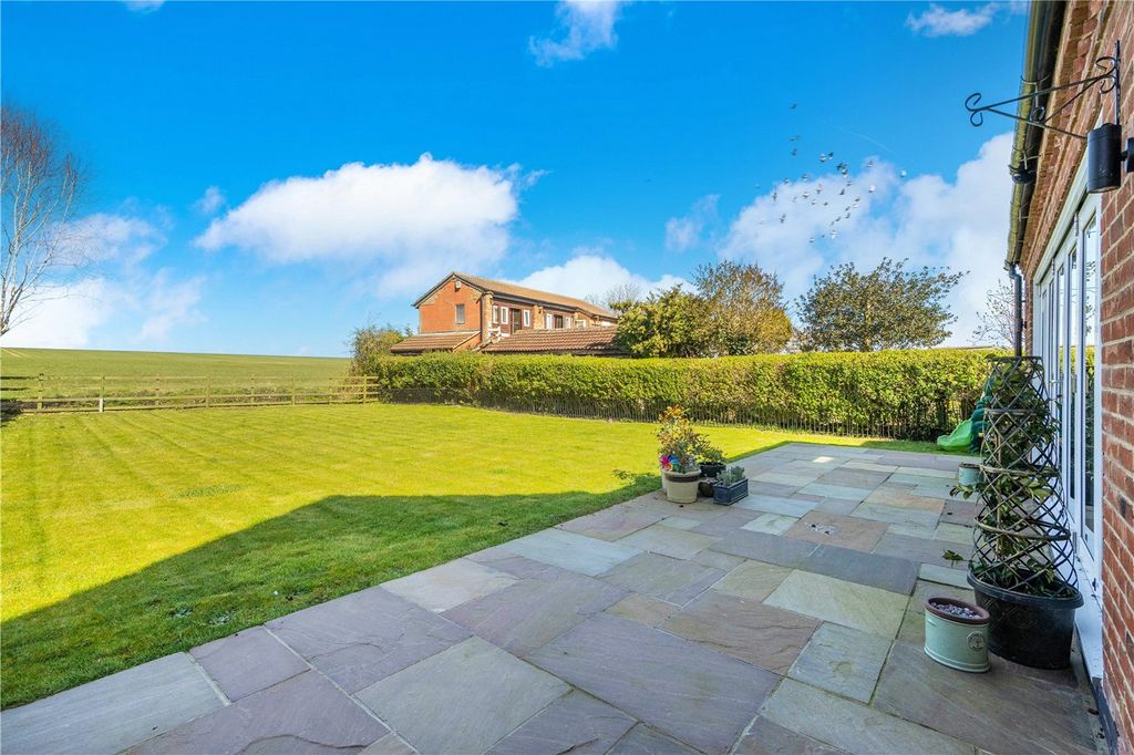 Property photo 2 of 19 Picture No. 03