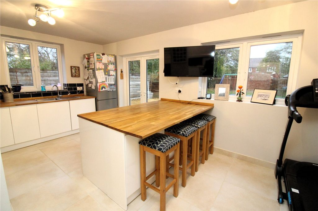 Property photo 3 of 23 Picture No. 14