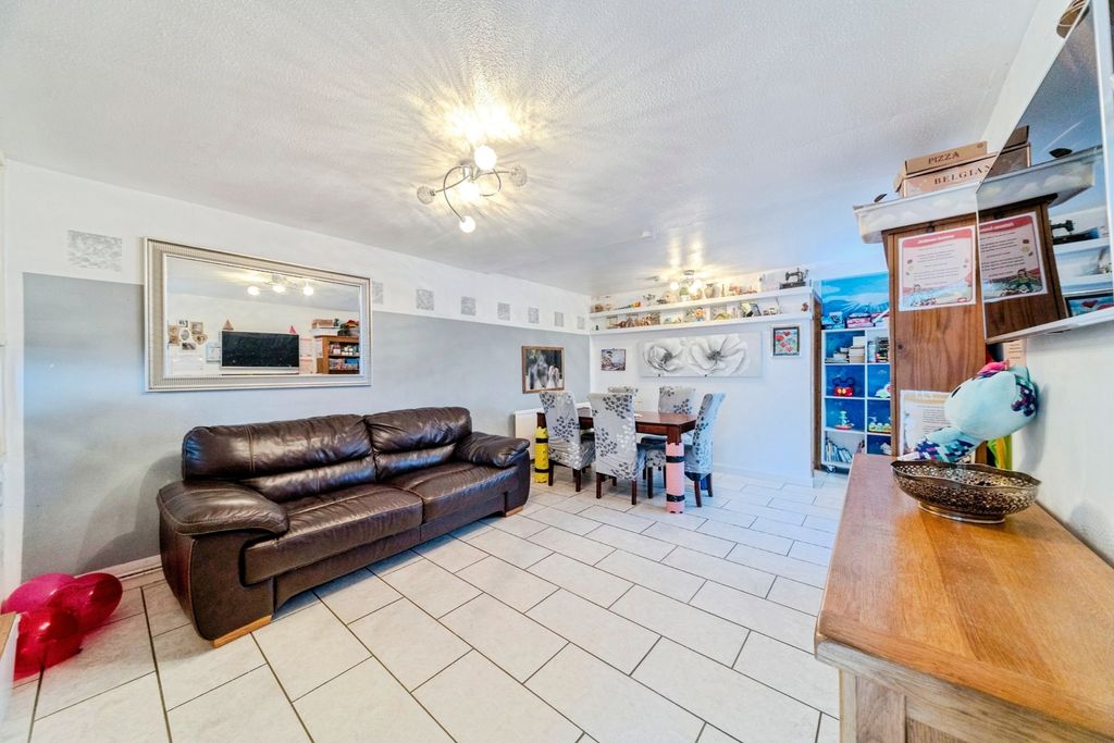 Property photo 1 of 18 Pbox-Img.Jpg