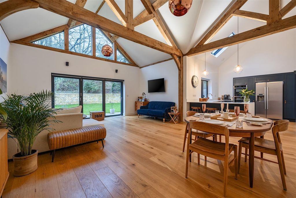 Property photo 2 of 18 1409710-3-699743Be1E95F.Jpg