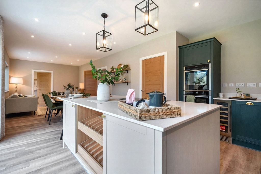 Property photo 2 of 12 Hares Leap