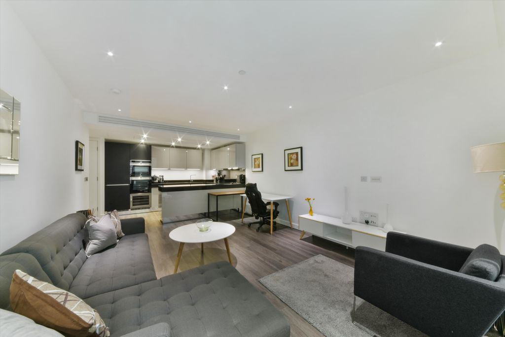Property photo 2 of 18 Image