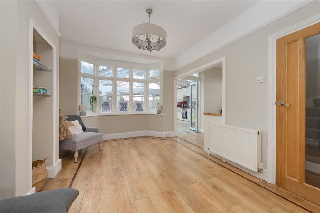 Property photo 3 of 17 Island Wall, Whitstable