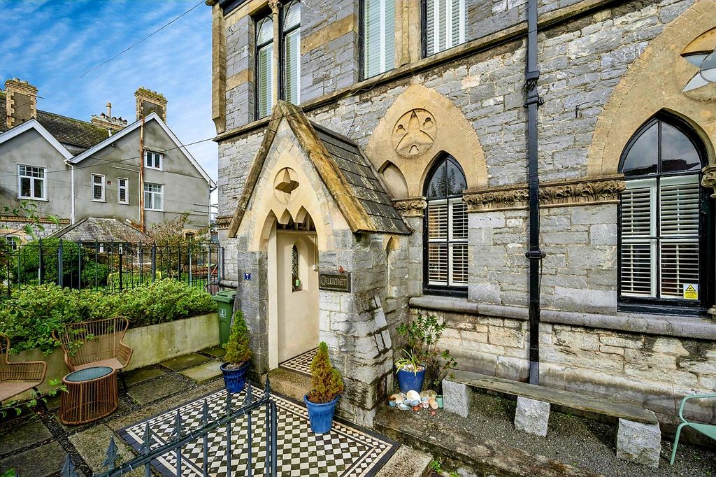 Property photo 2 of 35 7 Western College Road