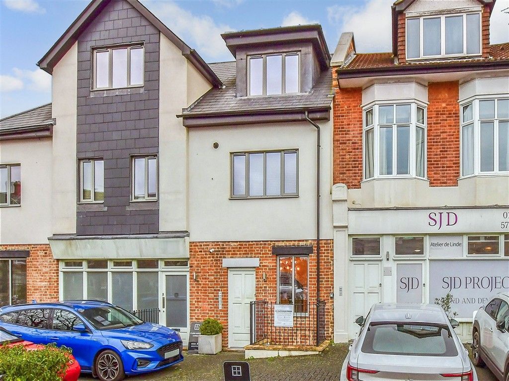 Property photo 3 of 11 External (Web) ::