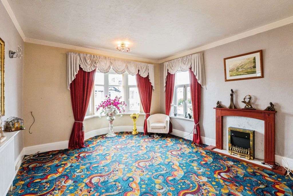5 bed flat for saleWatson Road, Blackpool, Lancashire FY4 photo 4