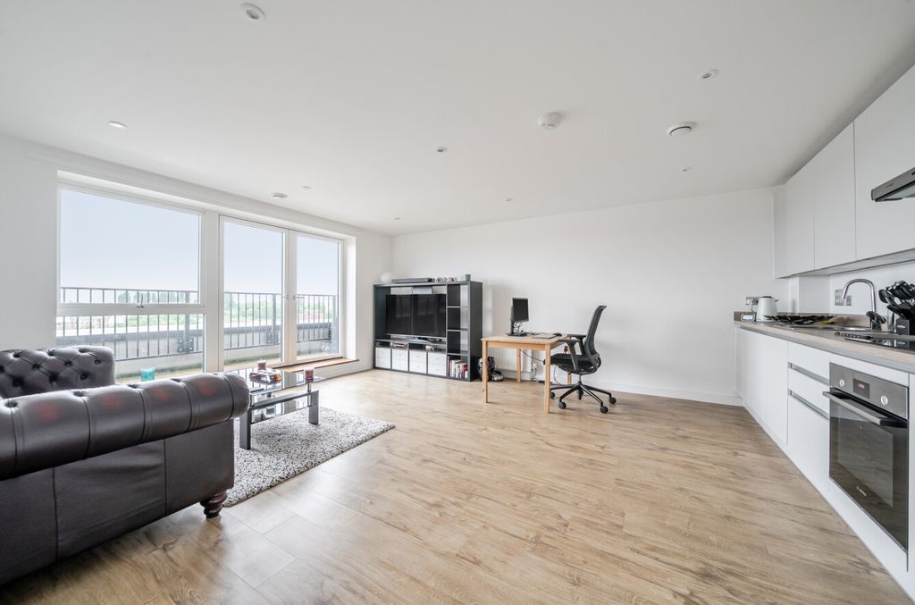 Property photo 2 of 8