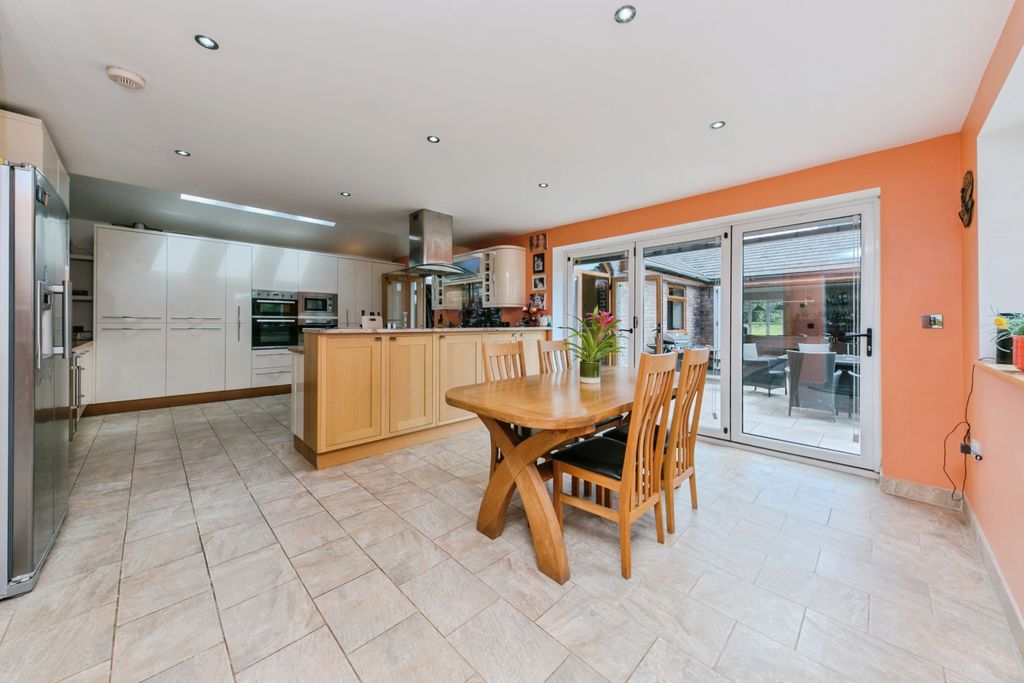 Property photo 3 of 42 Kitchen Breakfast Room