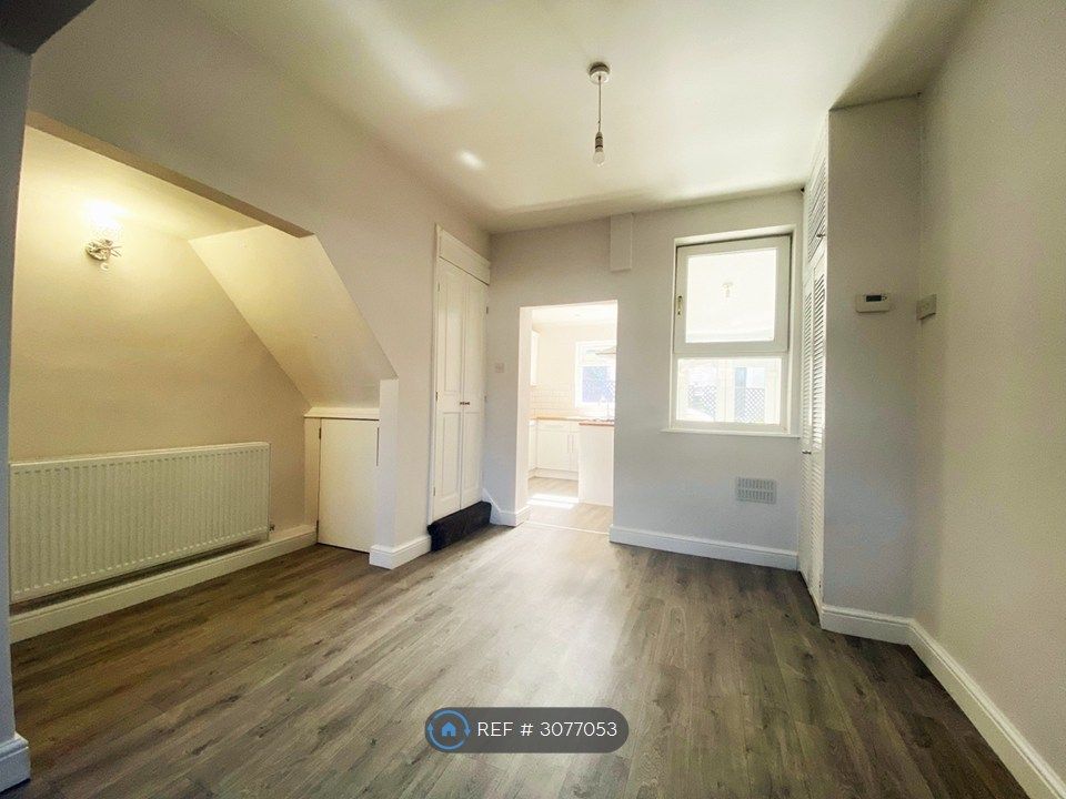 Property photo 3 of 19 Dining Room