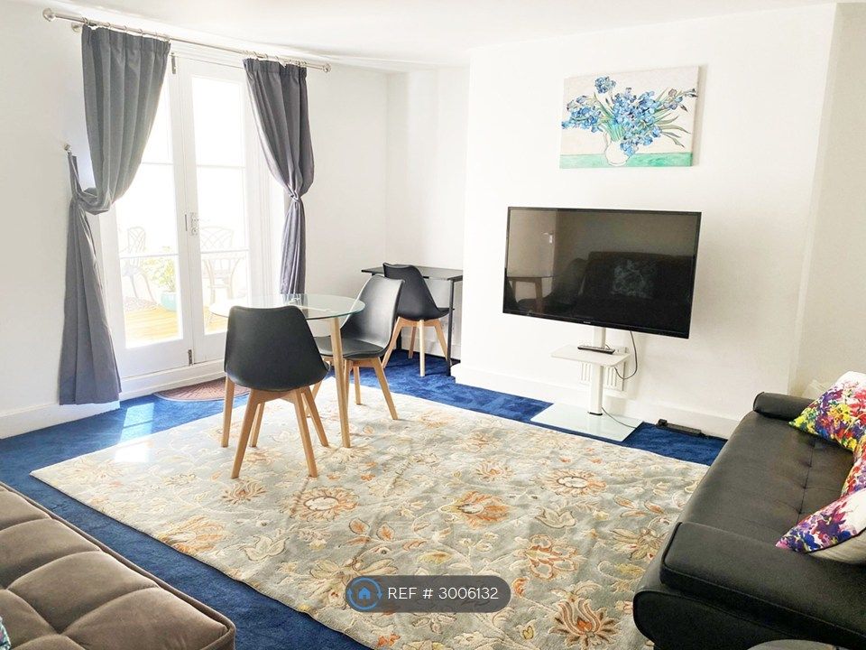 Property photo 1 of 11 Living Room: 3 Seater Sofa, Dining Table Seats 3-4