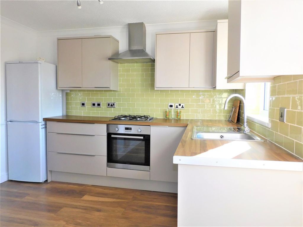 Property photo 2 of 9 Kitchen