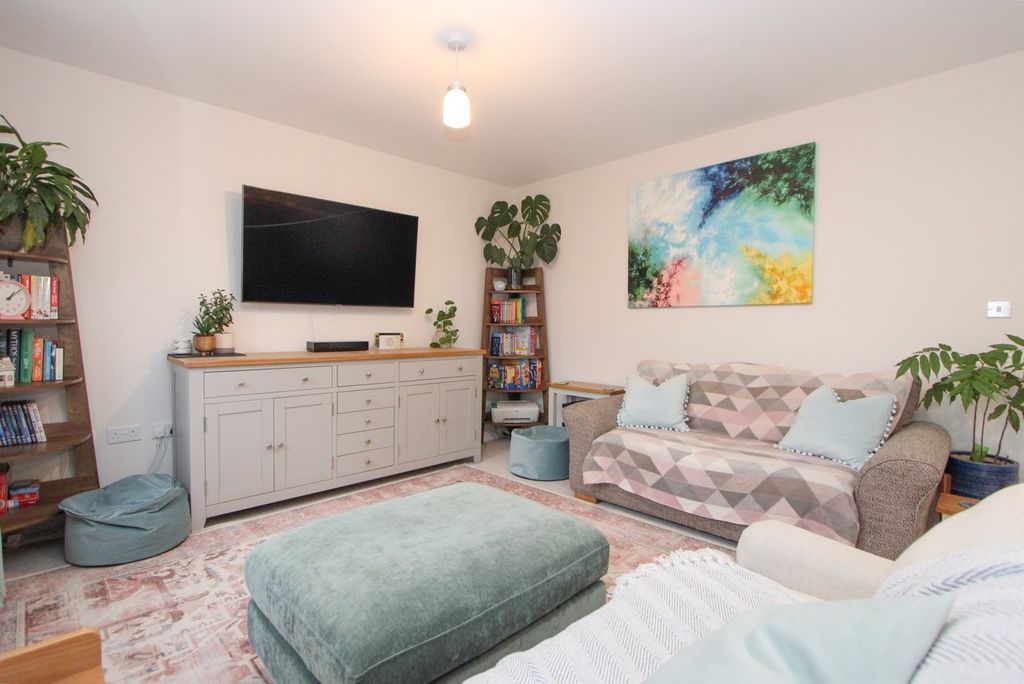 Property photo 3 of 27