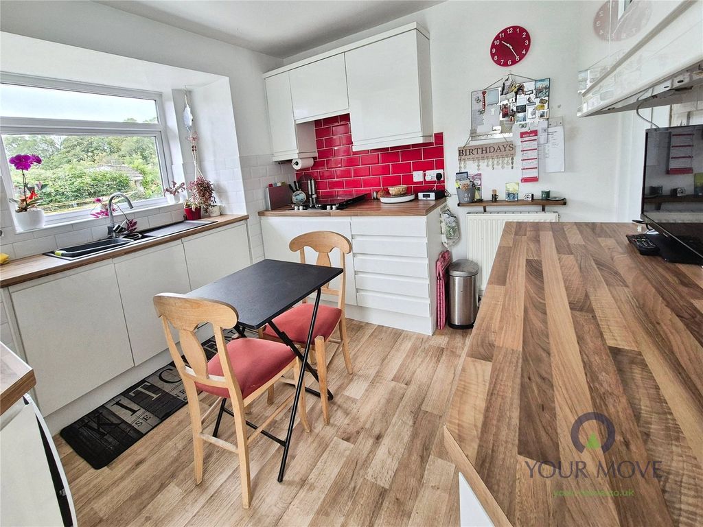 Property photo 2 of 19 Kitchen