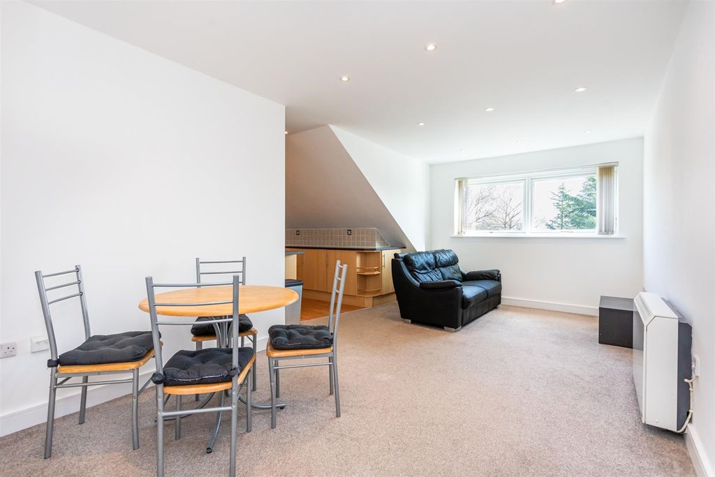 Property photo 2 of 21 Flat 9, 128 St Werburgh's Road-16.Jpg