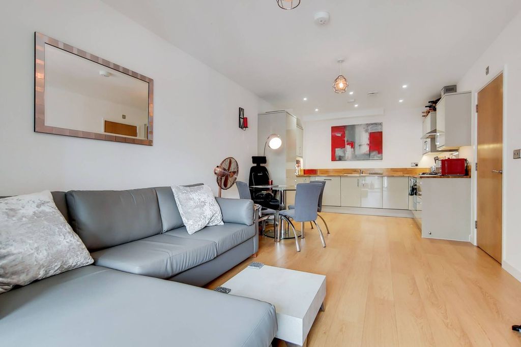 Property photo 2 of 11