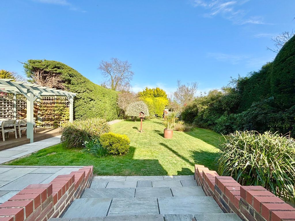 Property photo 2 of 33