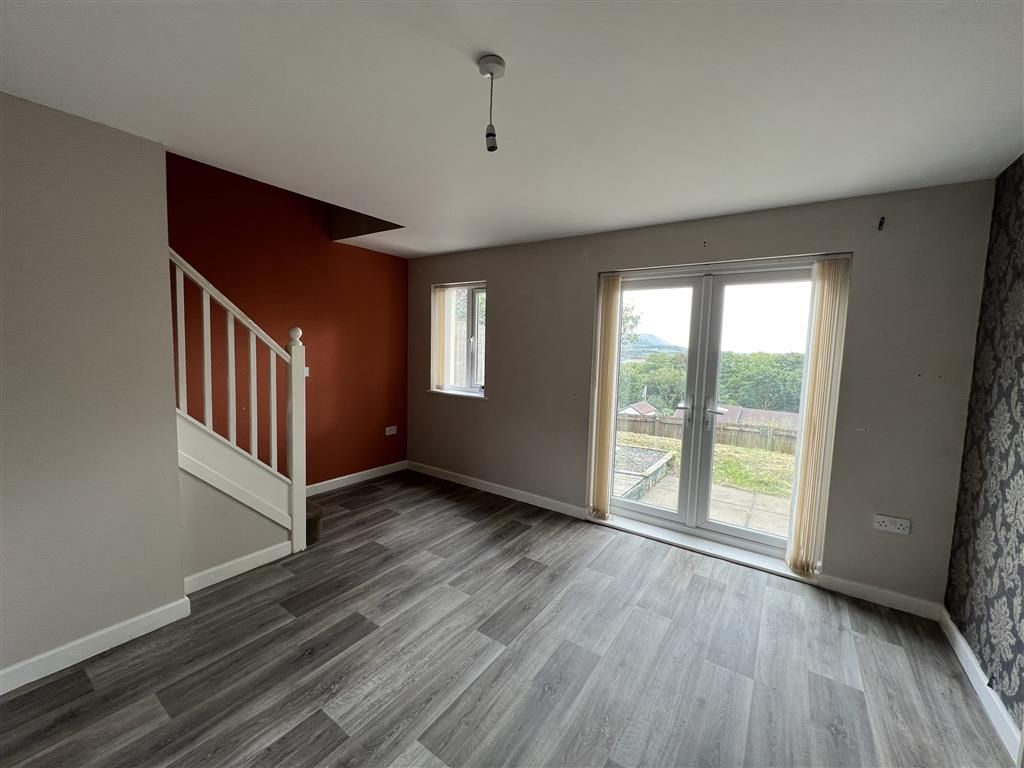 Property photo 3 of 10 Balcony