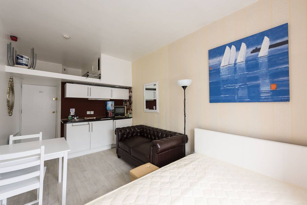 Property photo 1 of 5