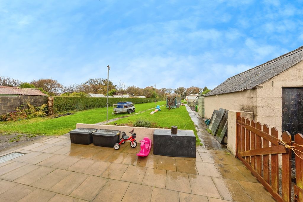 Property photo 3 of 18 Photo