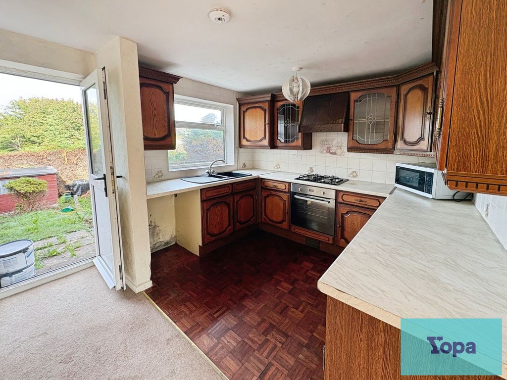 Property photo 3 of 15 Kitchen