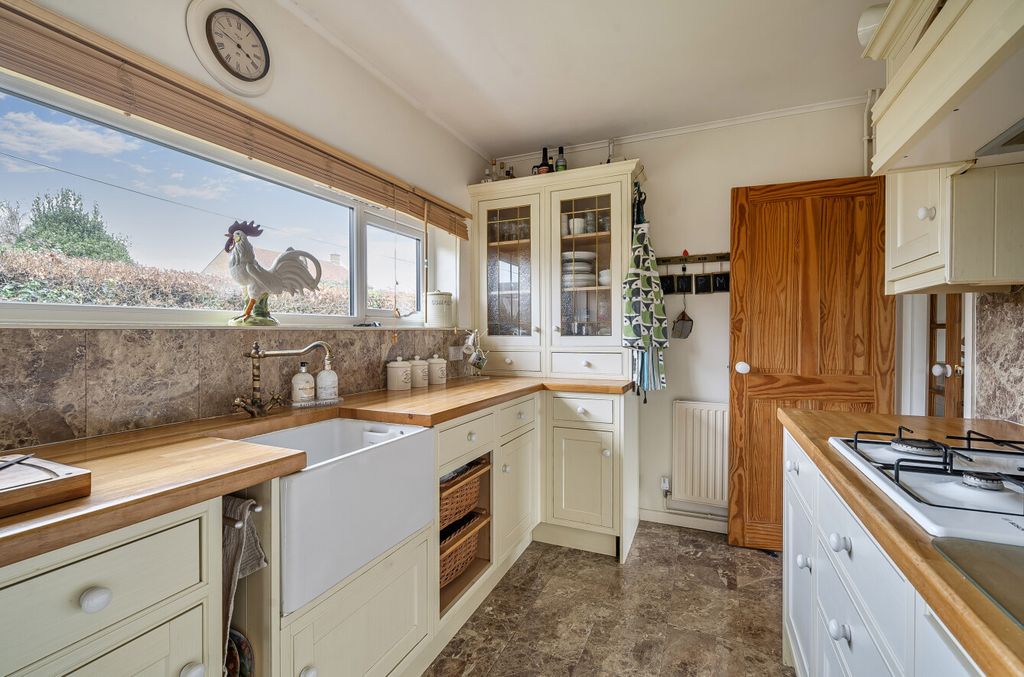 Property photo 3 of 27 1417470-14-69949c...