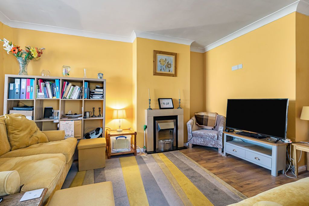 Property photo 2 of 12 Lounge