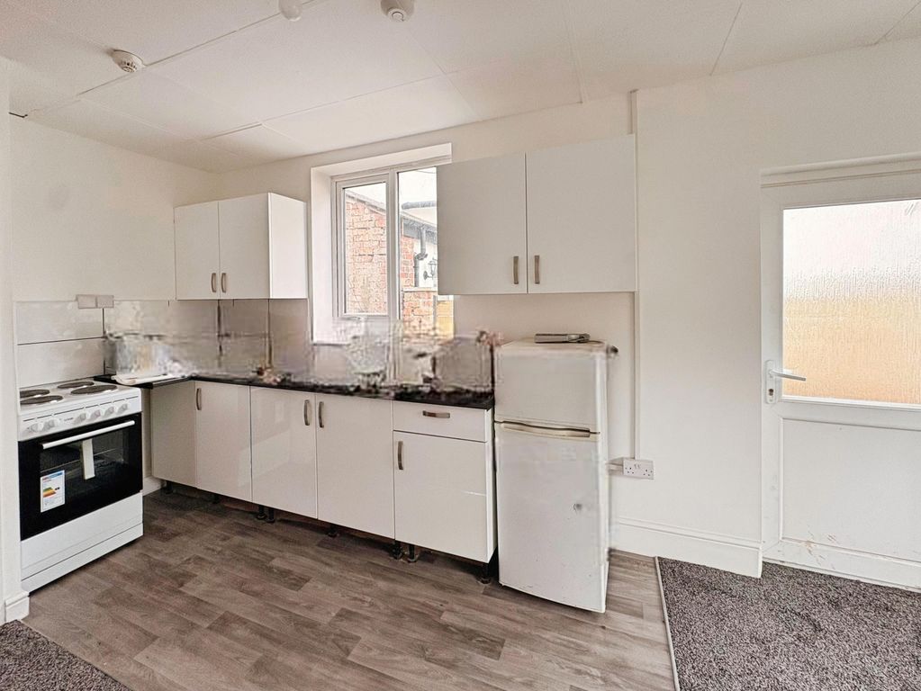 Property photo 3 of 7 Kitvh