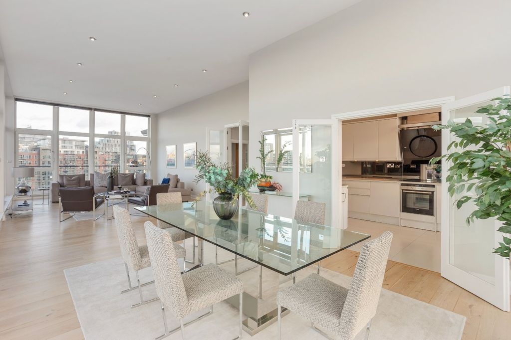 Property photo 2 of 17 Reception Room