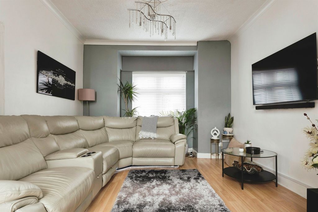 Property photo 2 of 14